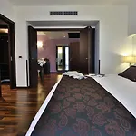 Western Biri 4*