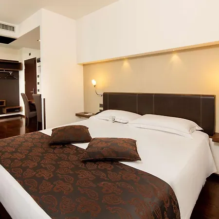 Western Biri 4*