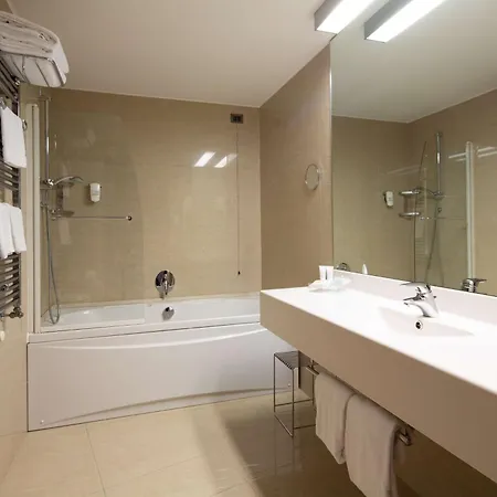 Western Biri Hotel 4*