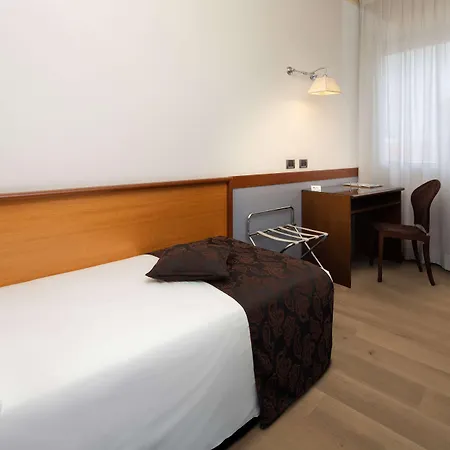 Western Biri Hotell 4*