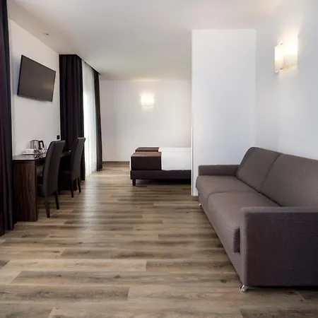 Western Biri Hotel 4*
