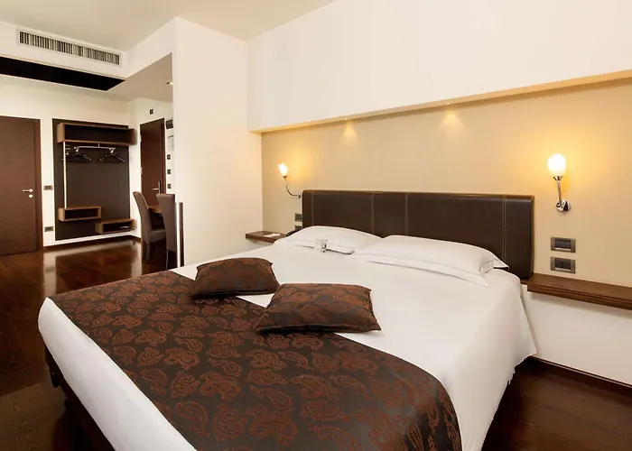 Western Biri 4*