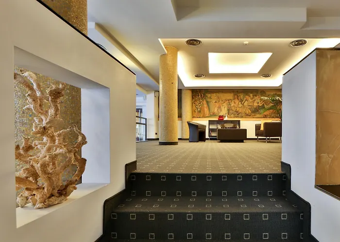 Western Biri 4*